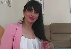 Blick unter den Rock eines Mädchens in den Laden der Dinge kostenlose frauenporno