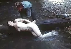 In der alte frauenporno Umkleidekabine mit einer schwarzen Frau