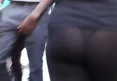 Tante fing ihren Nachbarn mit einem Mädchen und lud ihn ein, bester frauenporno auch seinen Schwanz zu lutschen
