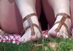 Eine Frau gibt der bester frauenporno hahala ihrer Tochter Krebs
