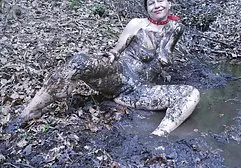Fangen Sie in sinnlicher frauenporno der Nähe des Wassers