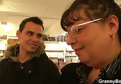 Frau erfüllte sinnlicher frauenporno die Pflicht ihres Mannes