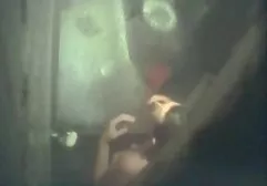 Hübsche Minette lutscht die Muschi des sinnlicher frauenporno armen Kerls